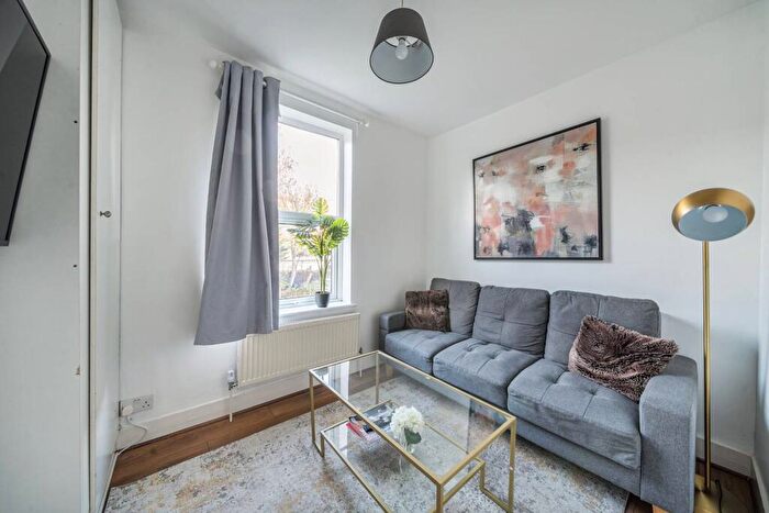 2 Bedroom Flat To Rent In Weston Park, Crouch End, London, N8