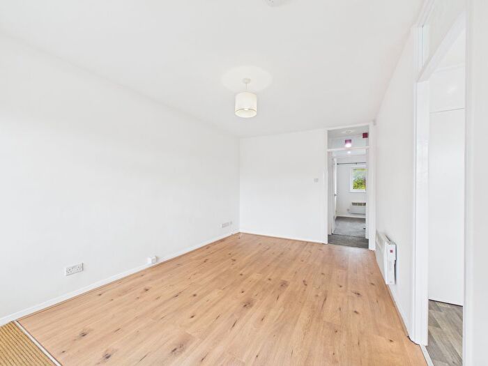 2 Bedroom Maisonette To Rent In Fitzalan Road, Horsham, RH13