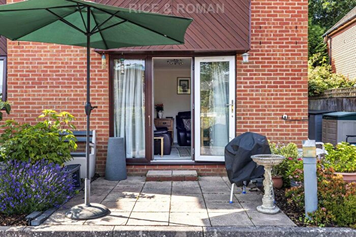 1 Bedroom Retirement Property For Sale In Lightwater Road, Lightwater, GU18