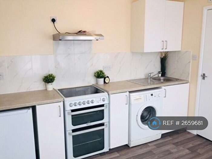 Studio To Rent In Grenoble Gardens, London, N13