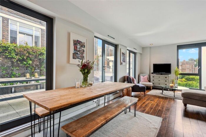 3 Bedroom Flat To Rent In Porteus Place, London, SW4