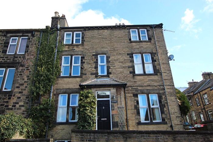 3 Bedroom End Of Terrace House To Rent In Crownest Road, Bingley, West Yorkshire, BD16