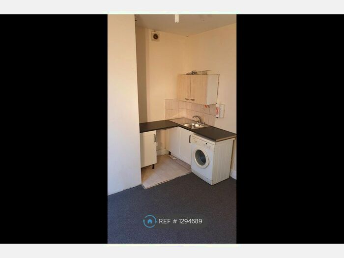 Studio To Rent In Holmdale Terrace, London N15
