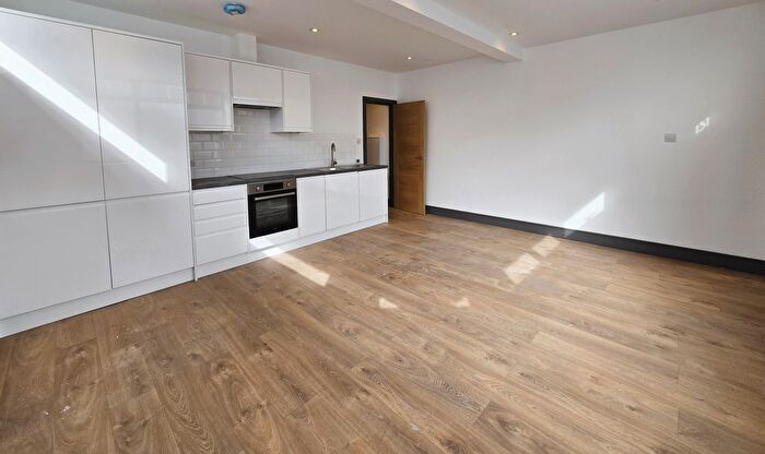 2 Bedroom Flat To Rent In Penwith Road, London, SW18