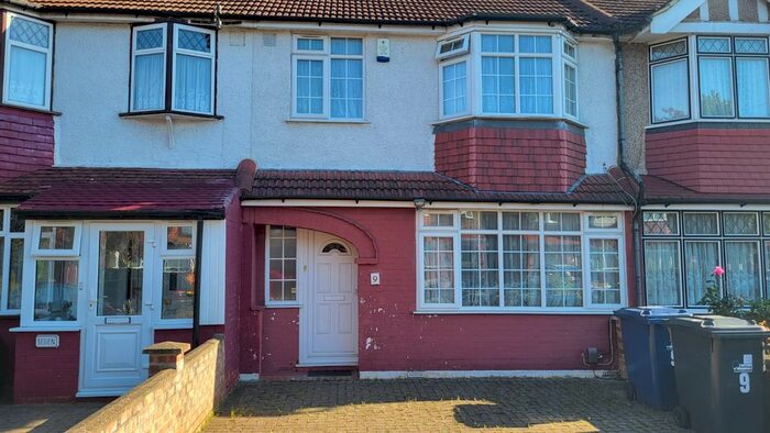 3 Bedroom Semi-Detached House To Rent In Wadham Gardens, Greenford, UB6