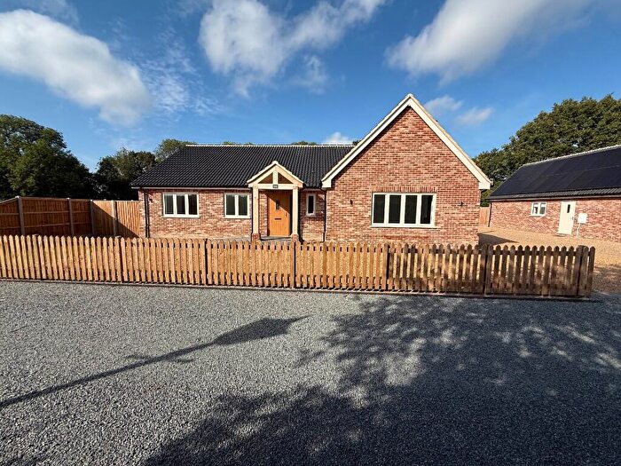 4 Bedroom Detached Bungalow For Sale In West Carr Road, Attleborough, Norfolk, NR17