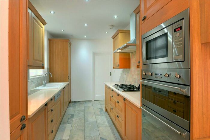 4 Bedroom Semi-Detached House To Rent In Woodfield Way, Bounds Green, N11