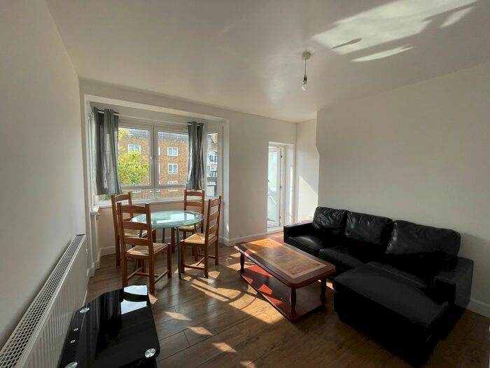 4 Bedroom Flat To Rent In Stockwell Road, Stockwell, London, SW9