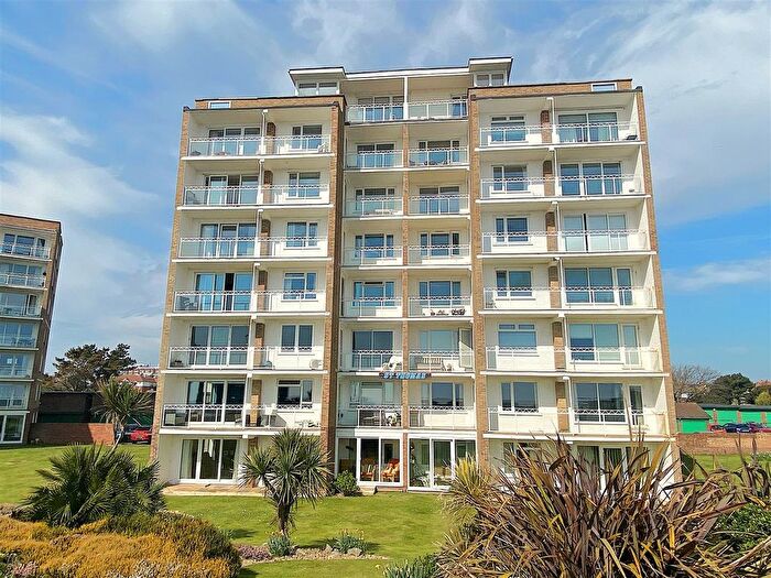 2 Bedroom Flat For Sale In West Parade, Bexhill-On-Sea, TN39