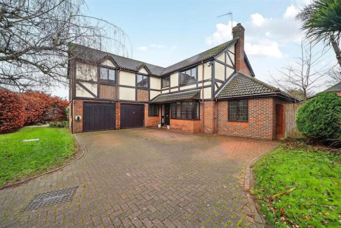 5 Bedroom Detached House For Sale In Windermere Close, Winnersh, Berkshire, RG41
