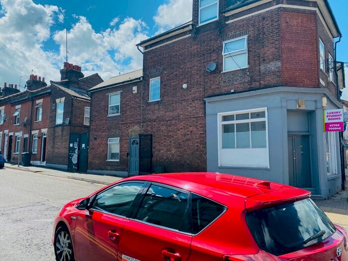 1 Bedroom Flat To Rent In A Park Street, Luton, LU1