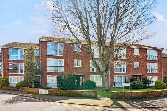 2 Bedroom Apartment To Rent In Springfield Road, Windsor, SL4