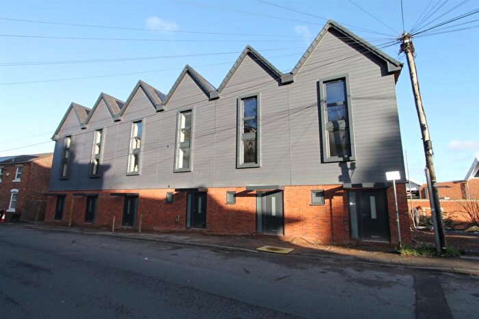 3 Bedroom End Of Terrace House For Sale In Park Lane, Kidderminster, DY11