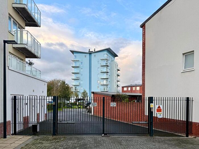 2 Bedroom Flat For Sale In Trem Elai, Penarth, CF64