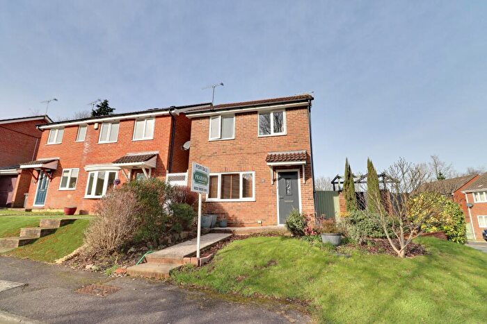 2 Bedroom Detached House For Sale In Spruce Avenue, Waterlooville, PO7