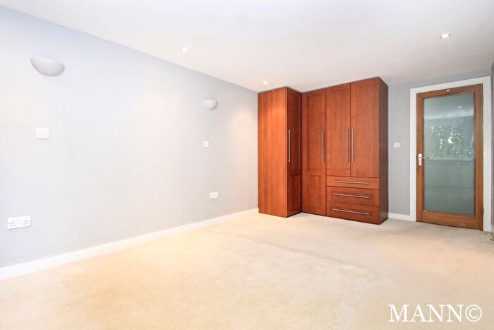 2 Bedroom Flat To Rent In Apollo Avenue, Bromley, BR1