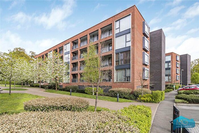 2 Bedroom Apartment For Sale In Ebony Crescent, Barnet, EN4