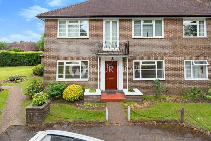 2 Bedroom Flat To Rent In Gatton Close, Sutton, Surrey, SM2