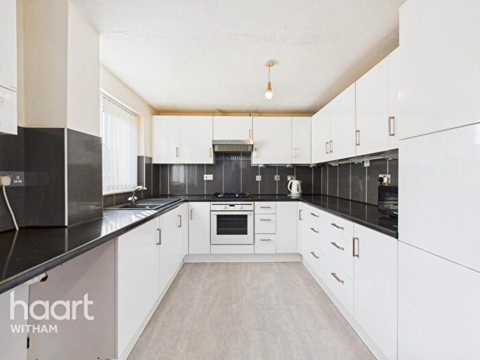 3 Bedroom Semi Detached House For Sale In Longfield, Witham, CM8