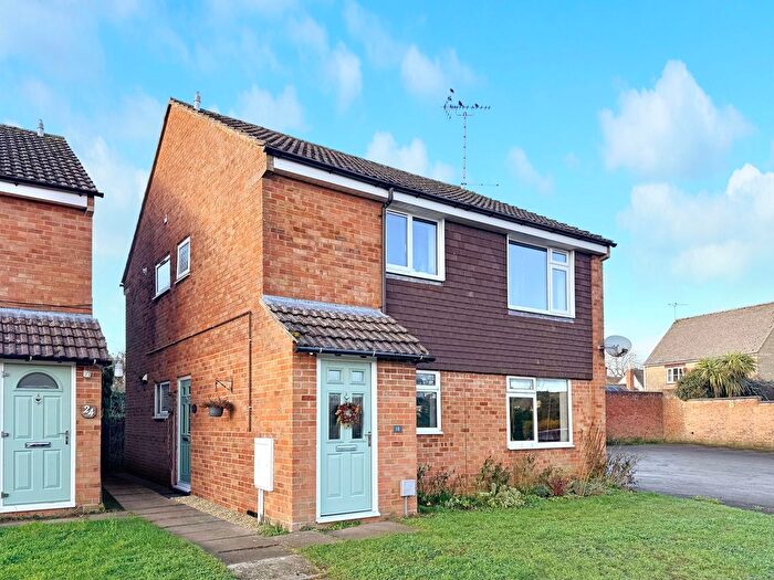 2 Bedroom Maisonette For Sale In Eagles, Faringdon, SN7