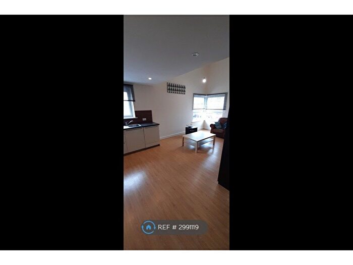 2 Bedroom Flat To Rent In The Willows, Sale, M33