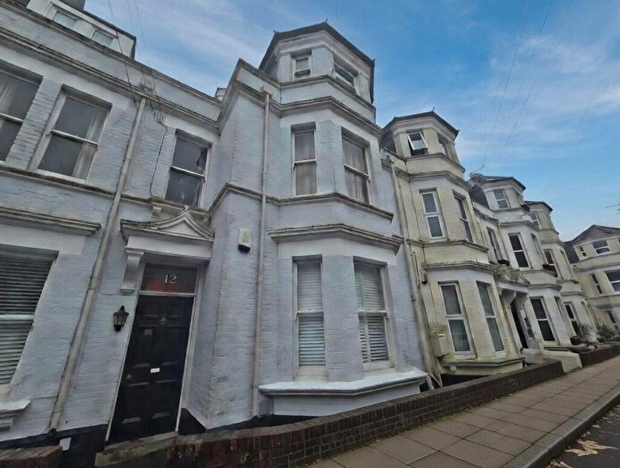 2 Bedroom Apartment For Sale In Eldon Place, Bournemouth, BH4