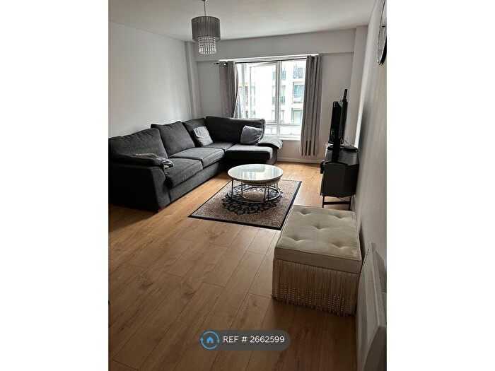 3 Bedroom Flat To Rent In Boulevard Drive, London, Colindale, NW9
