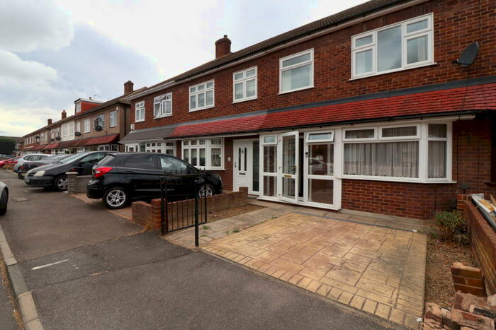 2 Bedroom House To Rent In Mygrove Gardens, Rainham, RM13