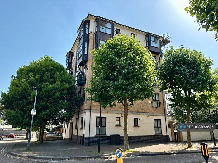 2 Bedroom Flat To Rent In Caernarvon House, London, E16