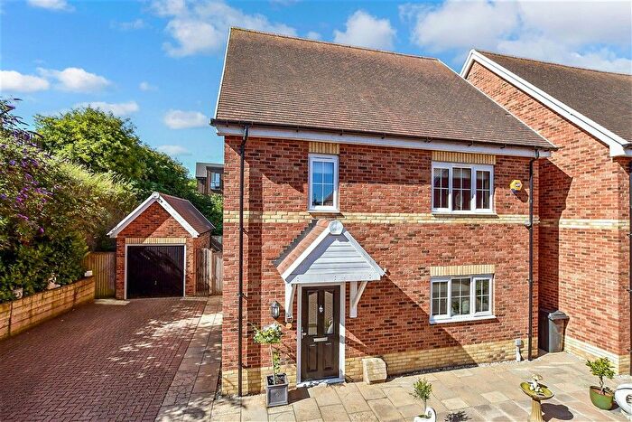 4 Bedroom Detached House For Sale In Lodge Close, Allington, Maidstone, Kent, ME16