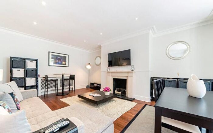 2 Bedroom Flat To Rent In Baker Street, Marylebone, London, NW1