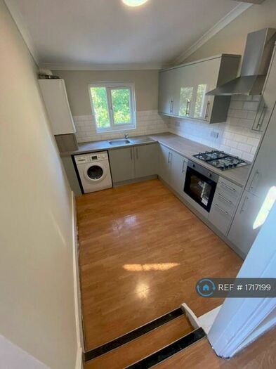 2 Bedroom Flat To Rent In Buckingham Road, London, E10