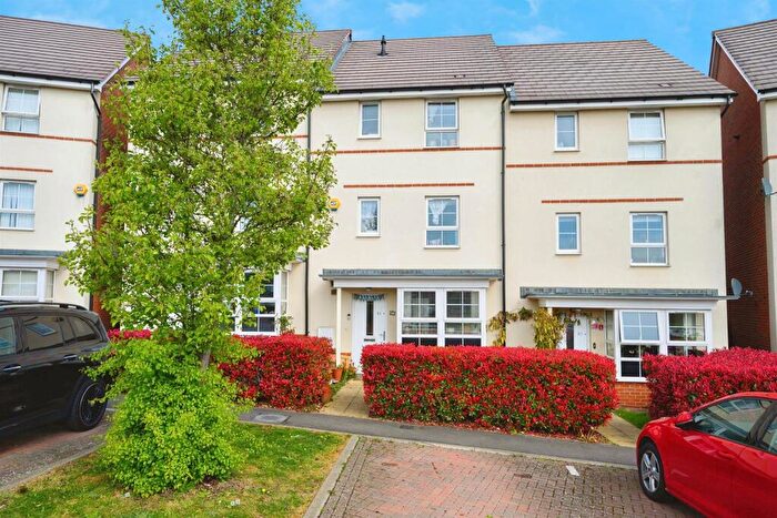 4 Bedroom End Of Terrace House For Sale In Burgundy Drive, Hemel Hempstead, HP2
