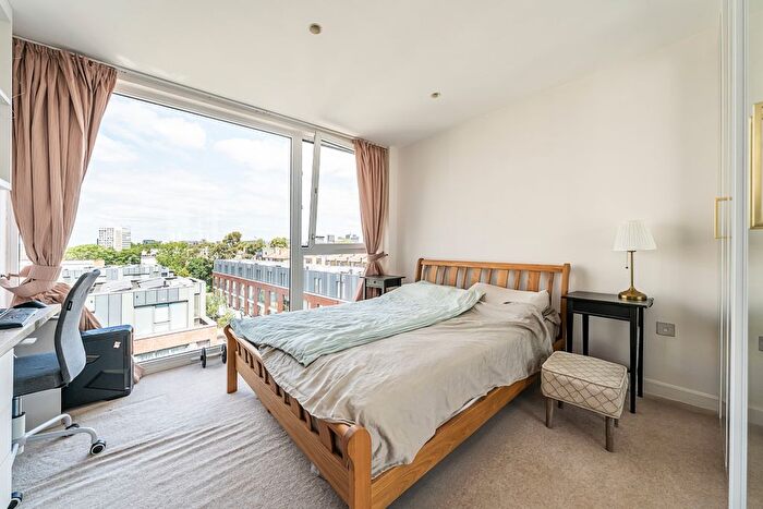 2 Bedroom Flat To Rent In Clapham Road, London, SW9