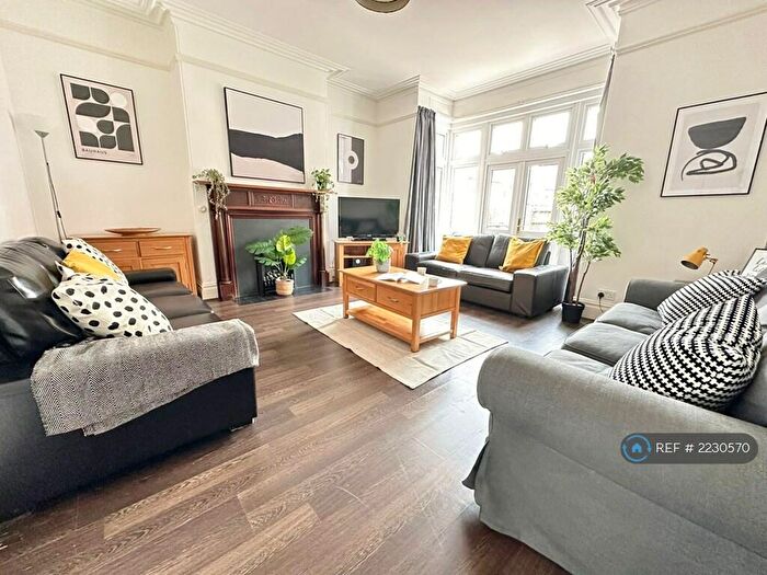 8 Bedroom End Of Terrace House To Rent In Thornton Hill, Exeter, EX4