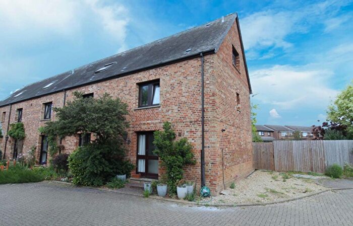 4 Bedroom Barn Conversion For Sale In Clare Court, Gamlingay, SG19