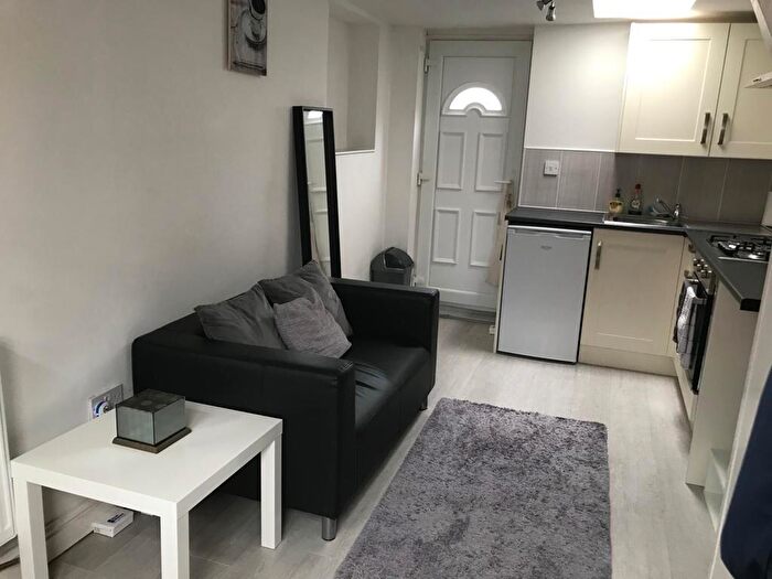 1 Bedroom Flat To Rent In Tilbury Street, Oldham, OL1