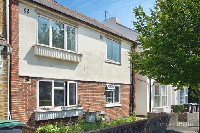 2 Bedroom Flat For Sale In Grainger Road, London, N22