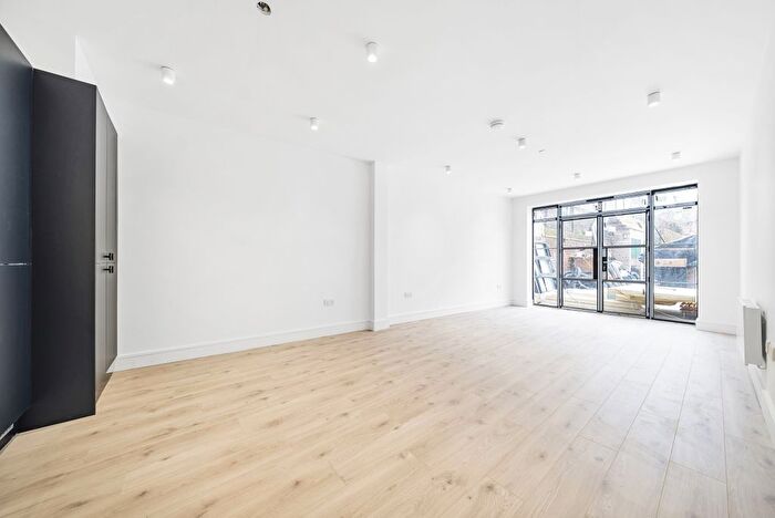 1 Bedroom Flat To Rent In Mitcham Lane, London, SW16