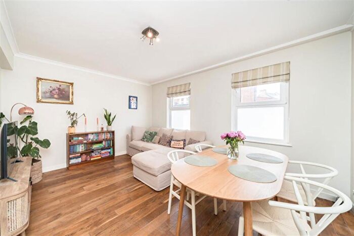 1 Bedroom Flat To Rent In Bedford Hill, Balham, SW12