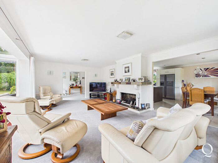 4 Bedroom Detached Bungalow For Sale In Ashwood Drive, Broadstone, BH18 - Photo 2