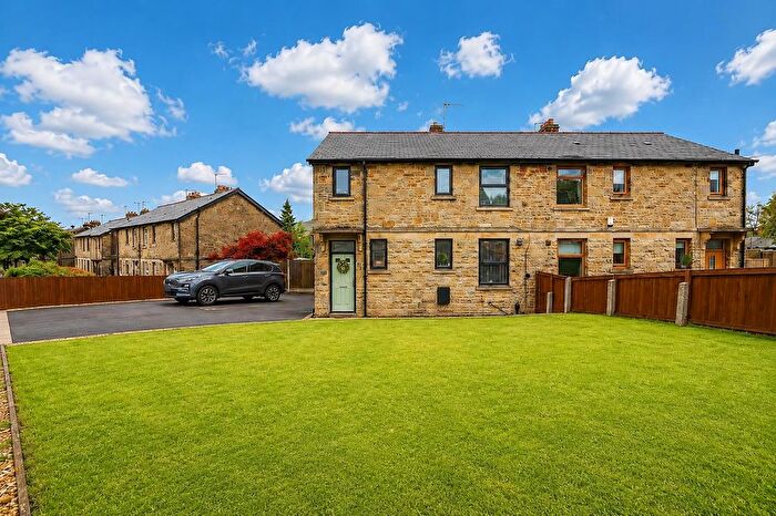 3 Bedroom Semi-Detached House For Sale In Barnes Avenue, Rossendale, BB4