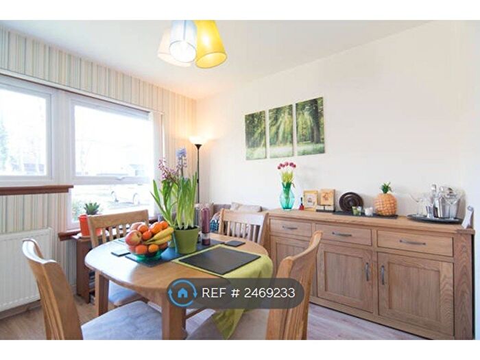 3 Bedroom Maisonette To Rent In Ark Lane, Glasgow, G31