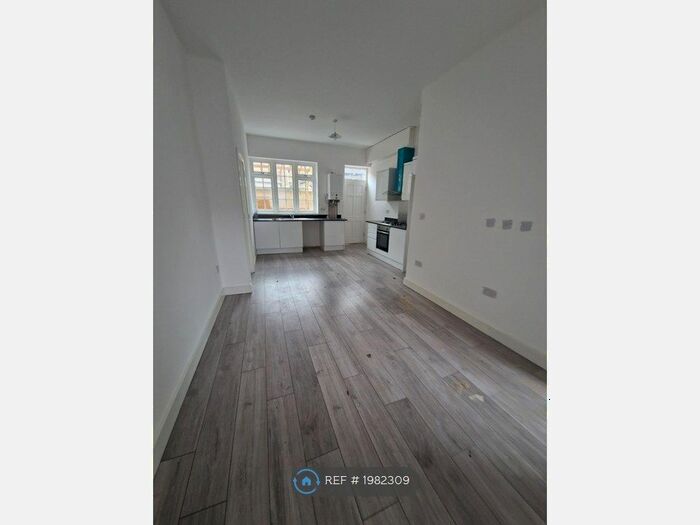 2 Bedroom Maisonette To Rent In Edwin Road, Gravesend, DA12