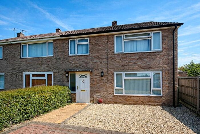 3 Bedroom End Of Terrace House To Rent In Windle Gardens, Bicester, OX26