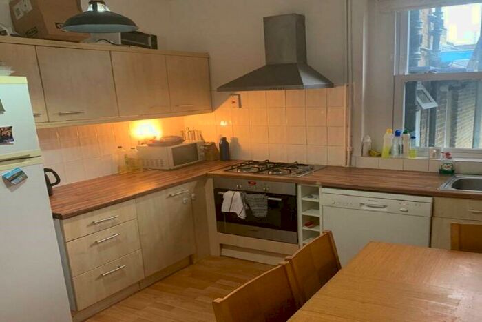 3 Bedroom Flat To Rent In Brook Drive, Lambeth North, SE11