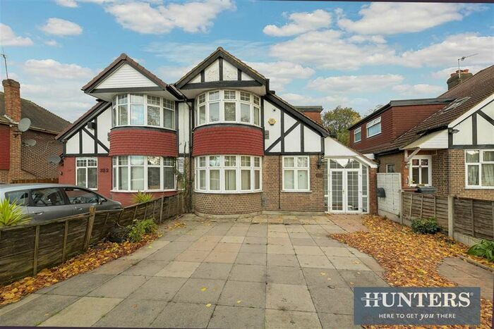 5 Bedroom Semi-Detached House To Rent In Great West Road, Hounslow TW5