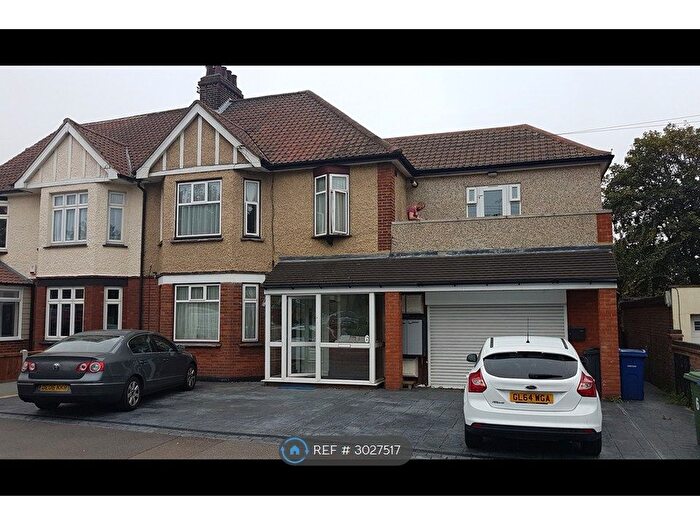 4 Bedroom Flat To Rent In Palmers Avenue, Grays, RM17