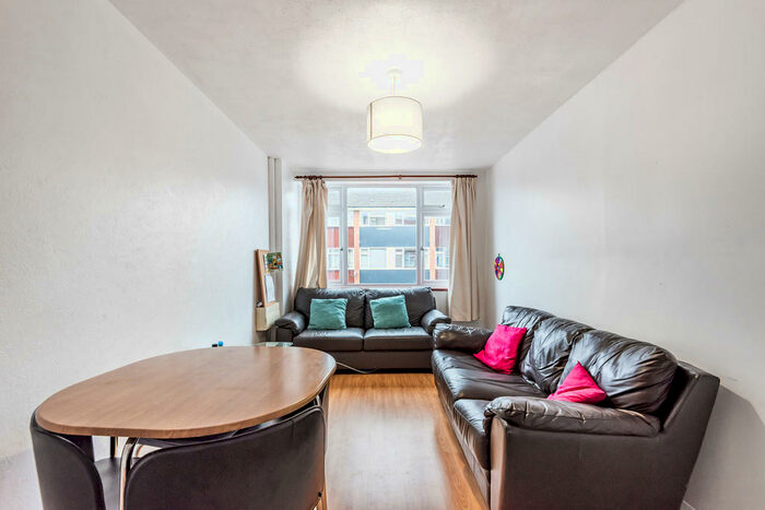 5 Bedroom Terraced House To Rent In Queens Drive, Guildford, GU2