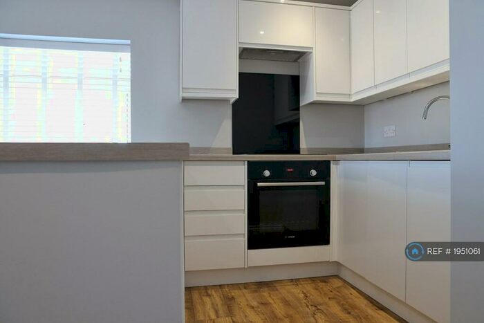 1 Bedroom Flat To Rent In Kenilworth Road, Southsea, PO5